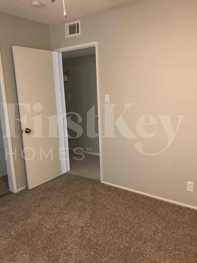 Building Photo - 1810 Renada Cir