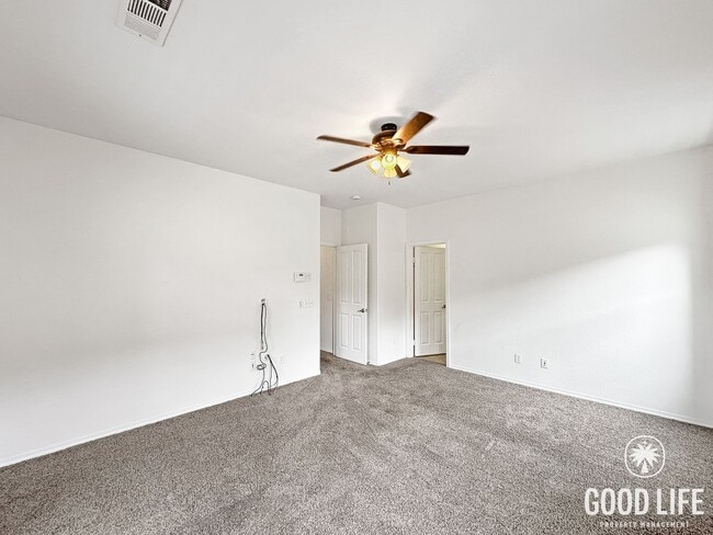 Building Photo - Welcoming 2B/2BA Condo with Balcony, In-Unit Laundry and Pool Access.
