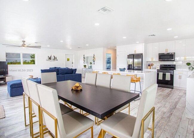 Building Photo - 1623 Venetian Dr