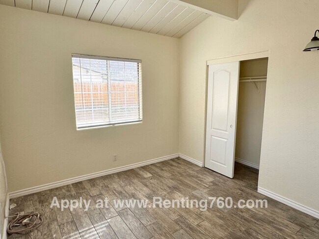 Building Photo - Cute and Cozy 2 Bed Home!