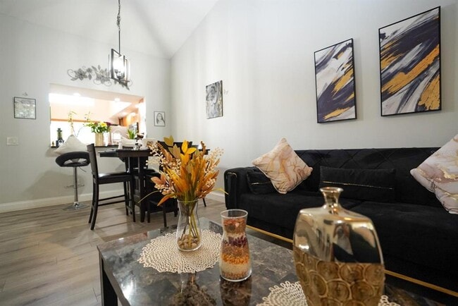 Building Photo - 14768 Laguna Beach Cir