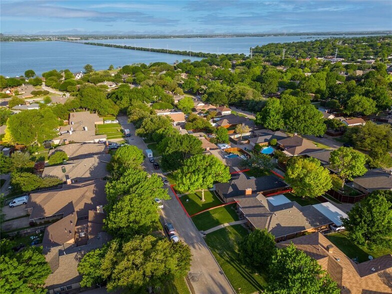 Building Photo - 408 Shoreview Dr