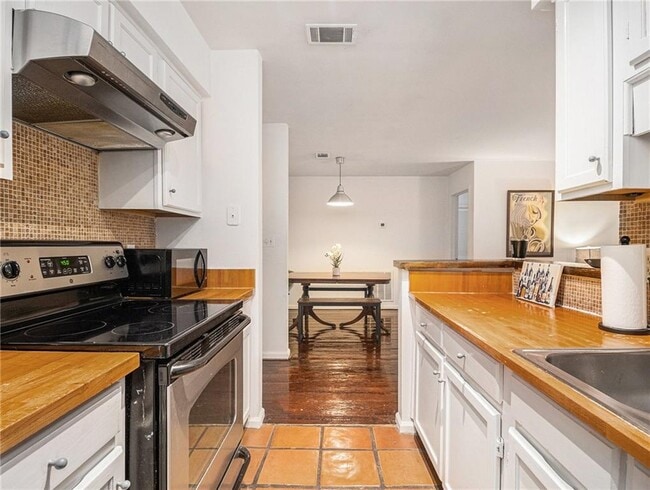 Building Photo - 3307 Pine Heights Dr NE