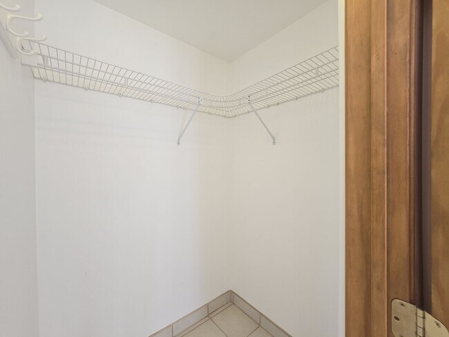 Building Photo - 620 1/2 Alto St