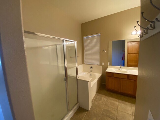 Building Photo - Dream Home in Power Ranch!