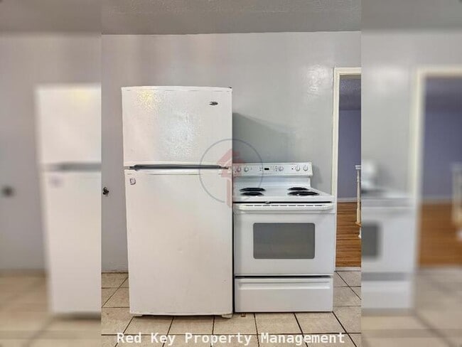 Building Photo - Unit A