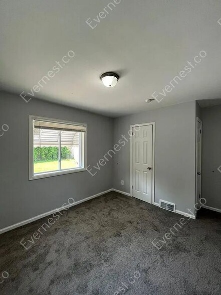 Building Photo - 14233 Piedmont St