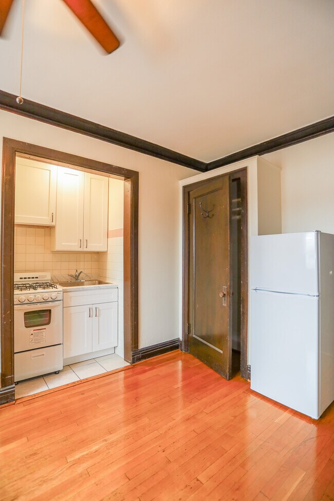 Building Photo - 4554 Malden St