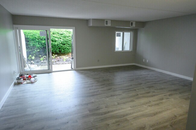 Building Photo - 2 Bed, 2 Bath Apt Close to PSU Campus
