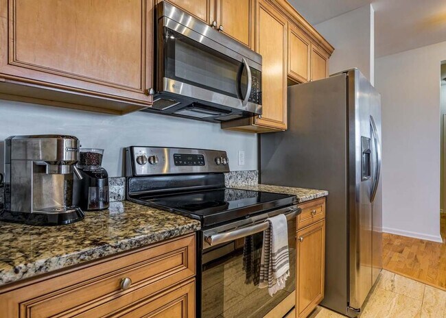 Building Photo - Gorgeous Downtown 2 Bedroom Condominium - ...