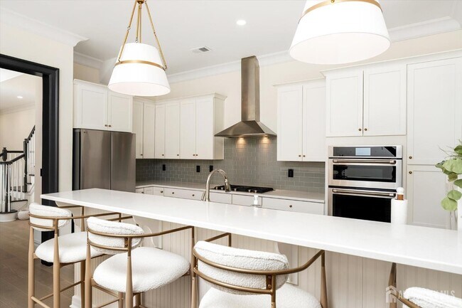 Building Photo - 11 Hamilton Dr