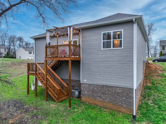 Building Photo - 1239 Oxford Village Cir