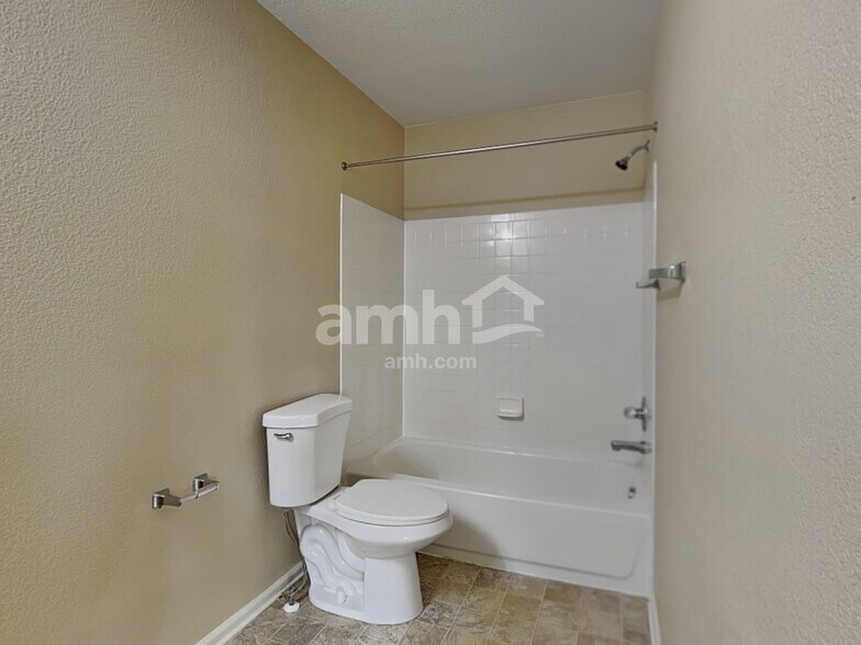 Building Photo - 13938 Ivy St