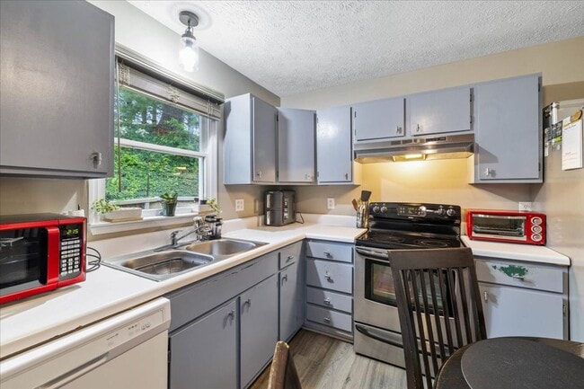 Building Photo - Cozy Radford Home on Forest Ave, Radford