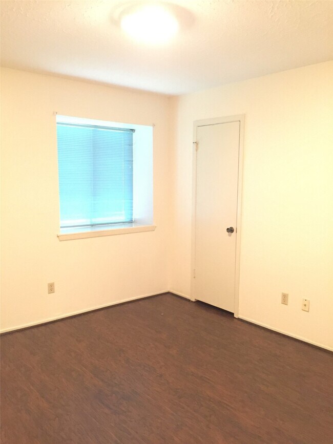 Building Photo - 22815 Merrymount Dr