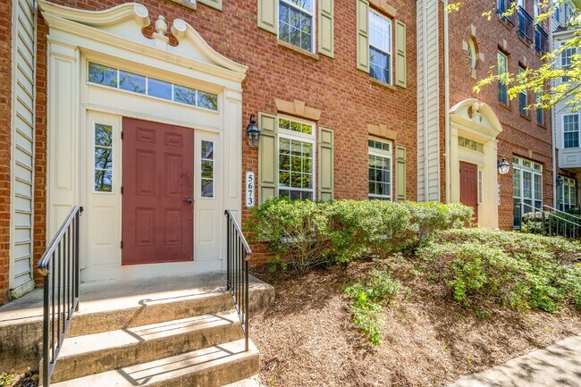 Building Photo - Bright and Modern Home with Prime Commuter...