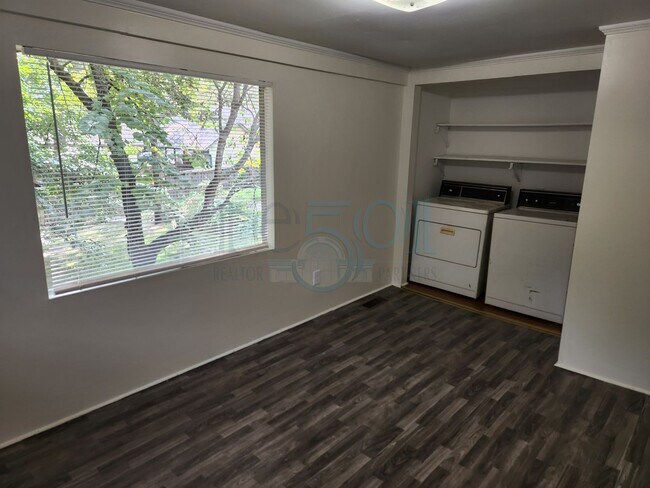 Building Photo - This Hillcrest Bungalow is just what you w...