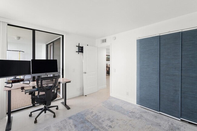 Building Photo - 111 Lake Emerald Dr