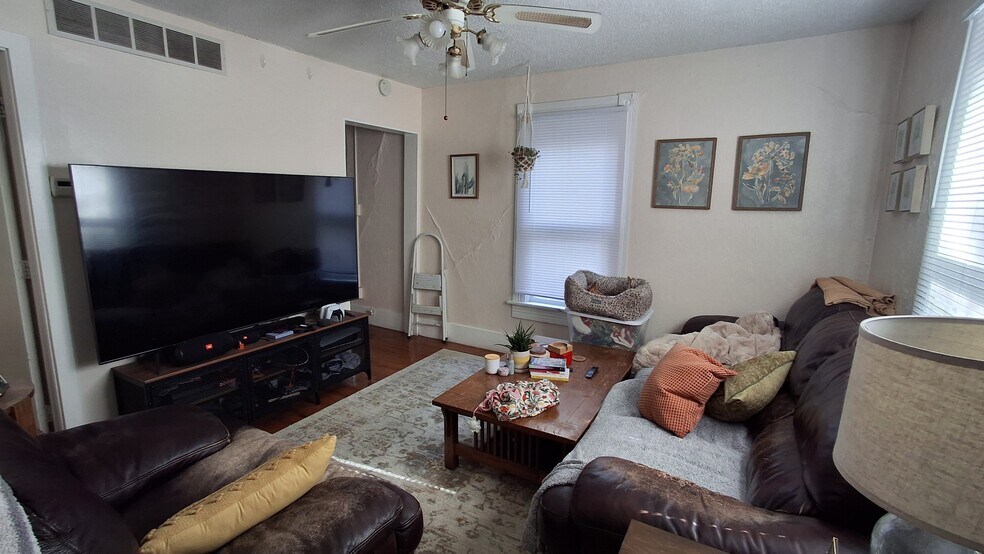 Building Photo - 1330 Vermont St