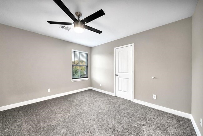 Building Photo - 5807 Southmund St