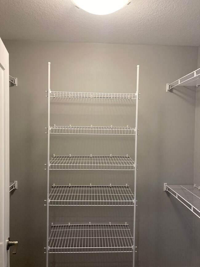 Building Photo - 916-918 9th Street