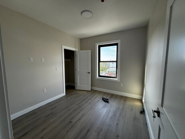 Building Photo - 50 Sachem St