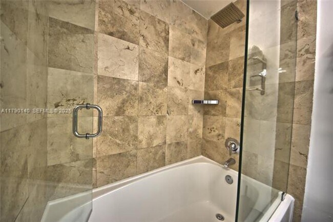 Building Photo - 170 SE 14th St