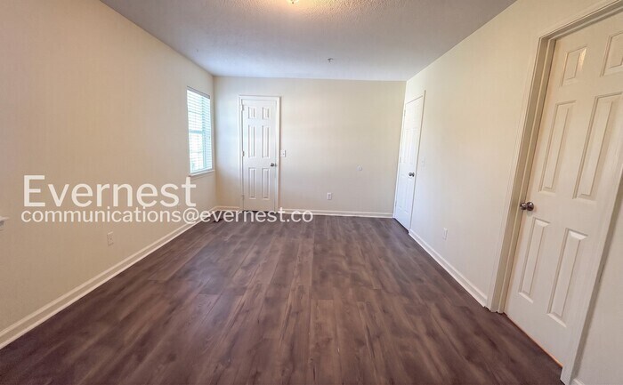 Building Photo - 1592 King James Dr