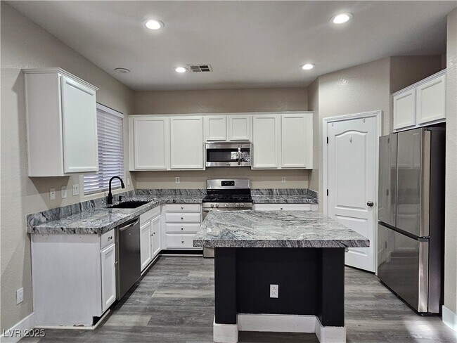 Building Photo - 616 W Blackbird Knoll Ct