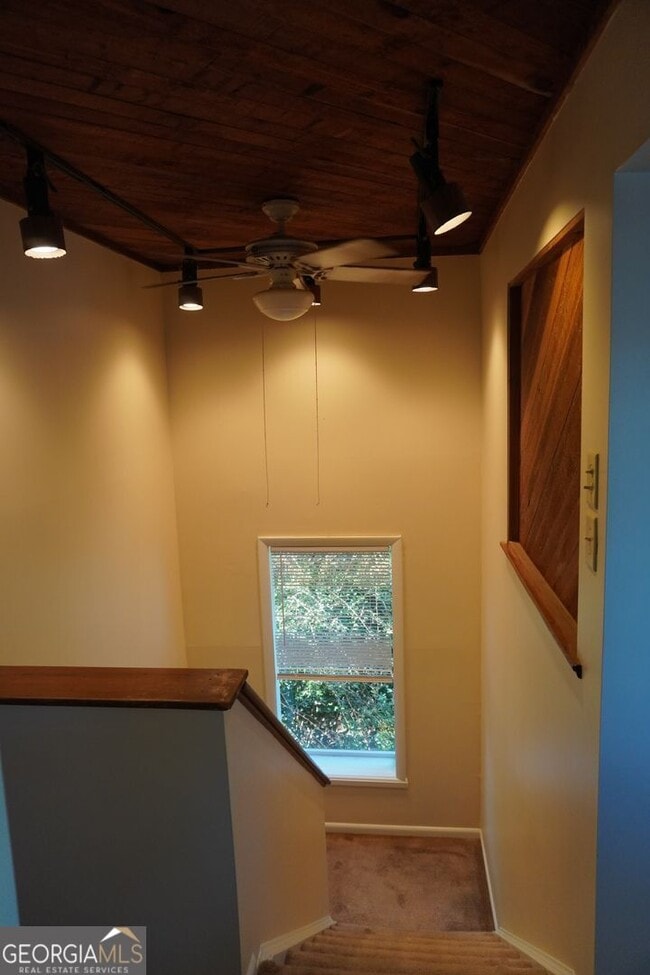 Building Photo - 195 Woodstone Dr