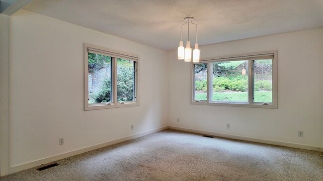 Building Photo - 14 Overlook Dr