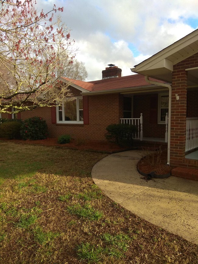 Building Photo - 3908 Yarbrough Ave