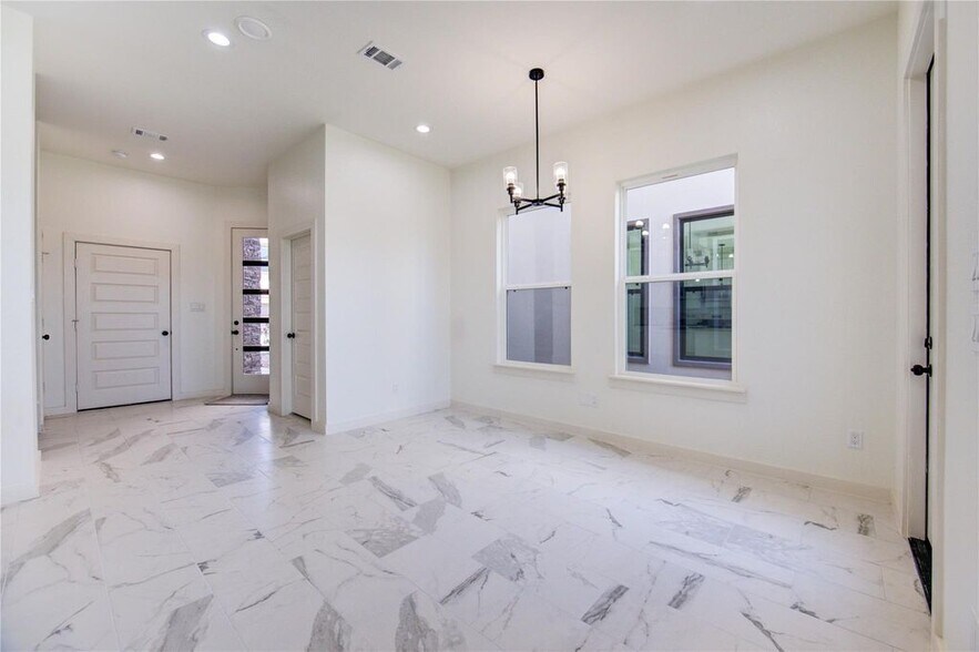 Building Photo - 2919 El Fenice Ln