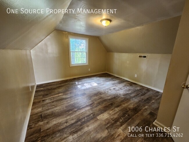 Building Photo - 1006 Charles St