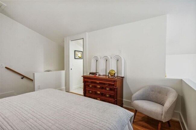 Building Photo - 955 Wylie St SE