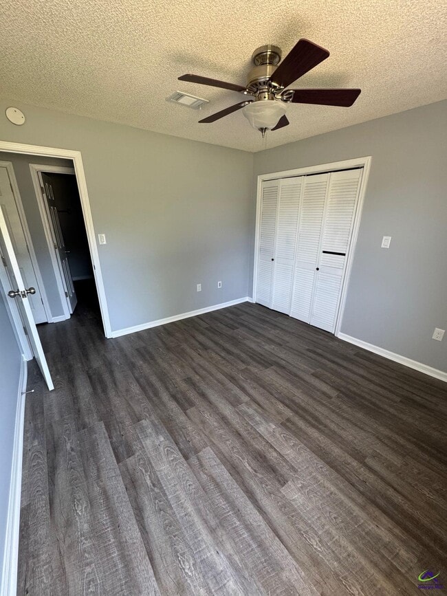 Building Photo - 700 Fieldstone Rd