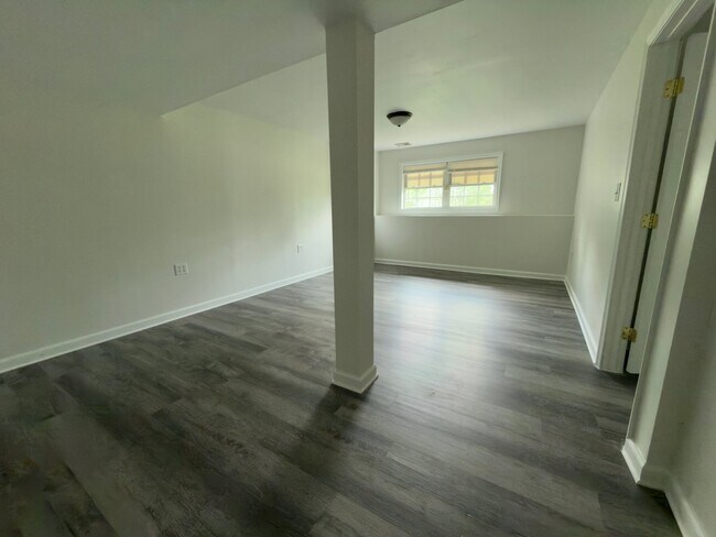 Building Photo - 104 Willow Trail