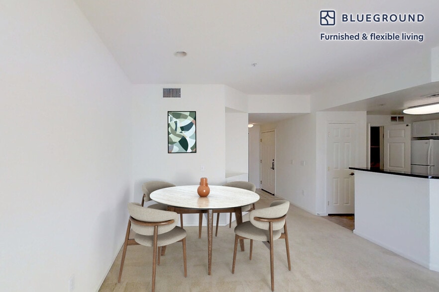 Building Photo - 3200 Rubino Dr
