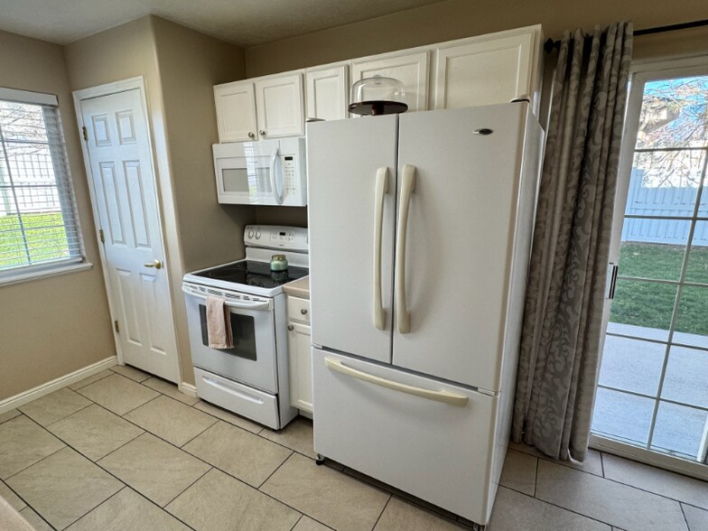 Building Photo - 1586 W Compass Pt Ln