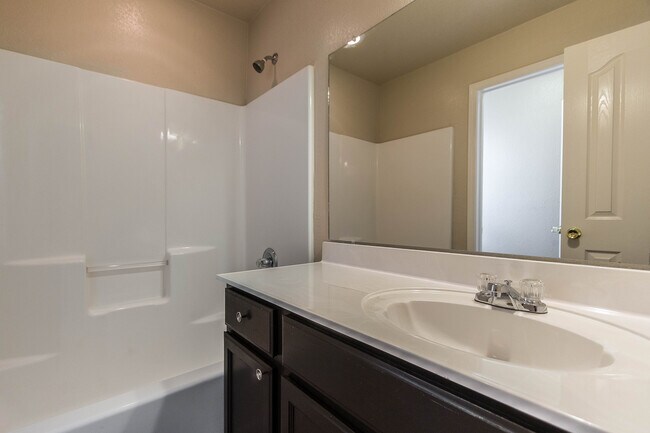 Building Photo - 3 bedroom 2 bath home in Northeast El Paso (nearby Fort Bliss)