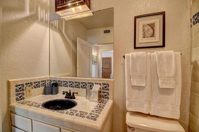 Building Photo - 409 W Water St