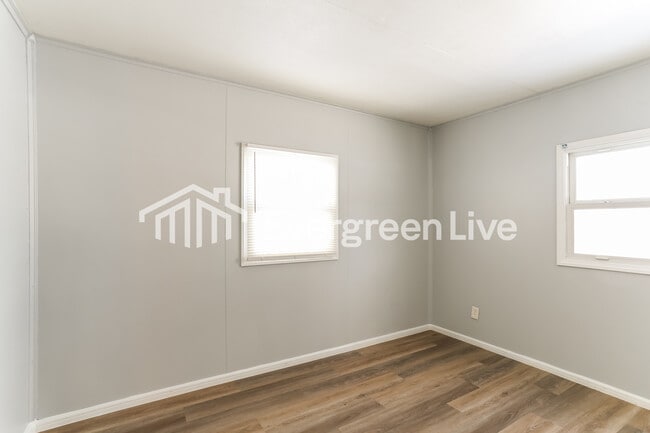 Building Photo - 885 S Ashburton Rd