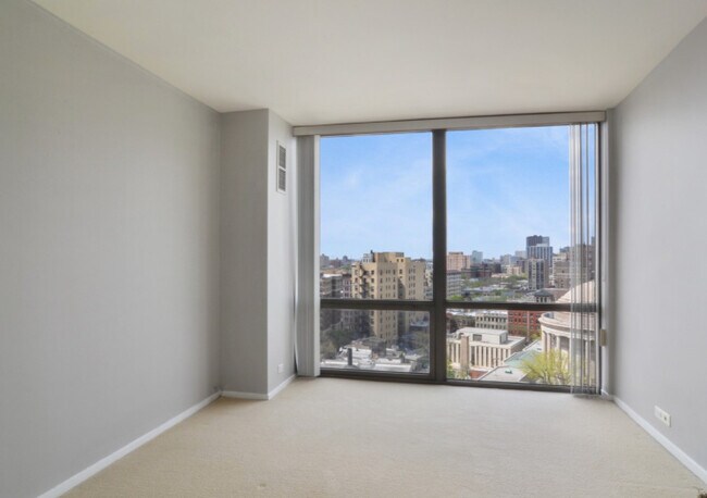 Building Photo - 2650 N Lakeview Ave