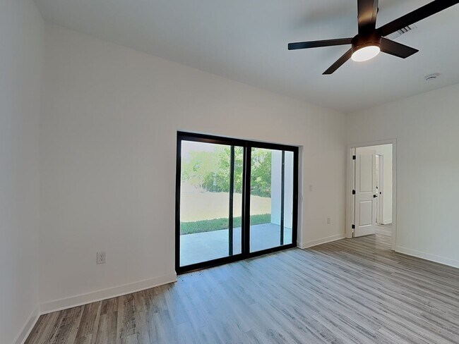 Building Photo - 558 Nimitz Blvd