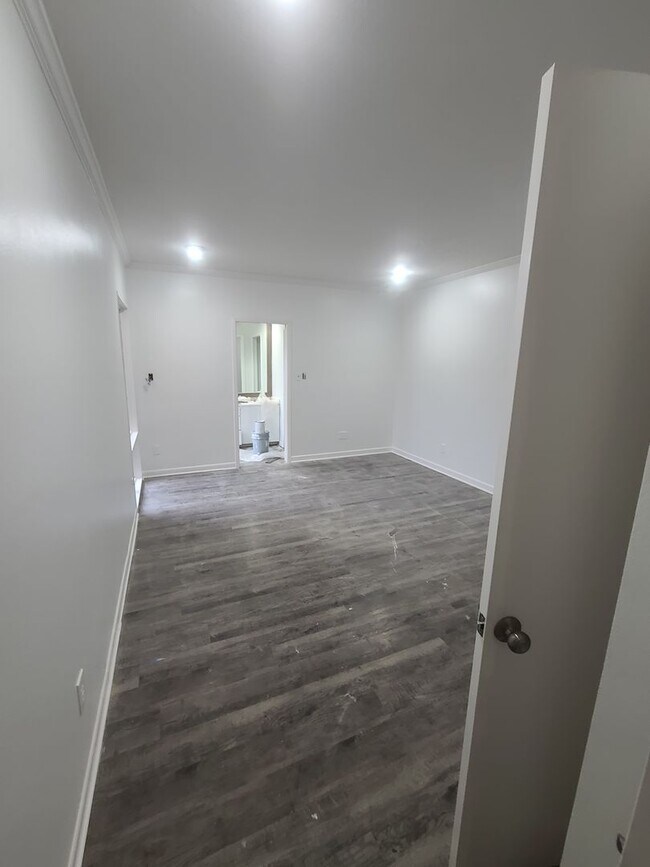 Building Photo - 3/2.5/2 with 2 Living Areas on Crossing Creeks Country Club