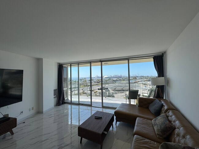 Building Photo - 700 E Ocean Blvd