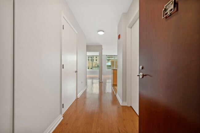 Building Photo - 33 W Ontario St