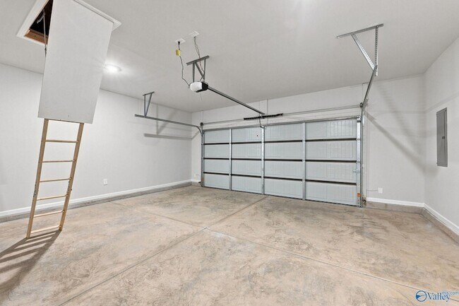 Building Photo - 7211 Holly Creek Dr SE