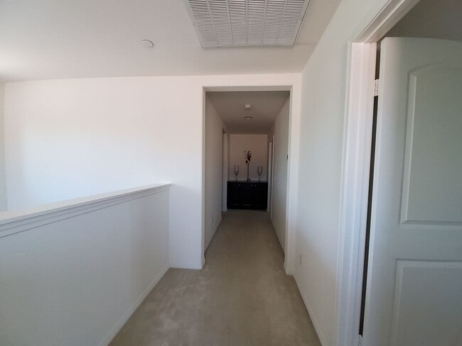 Building Photo - 23 White Alder Dr