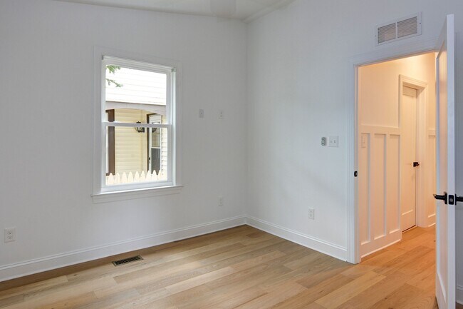 Building Photo - 13 Wilkins Ave